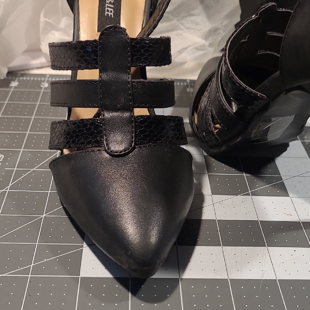 Size 8 Sophia & Lee Black Strappy Stiletto Heels - Picture 5 of 16